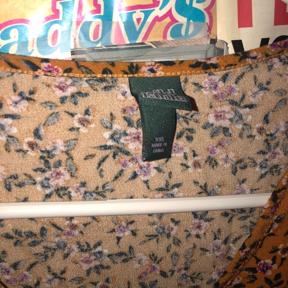NWOT super cute long sleeve crop top - Picture 4 of 4